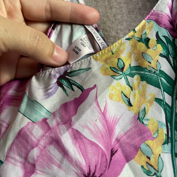 Victoria’s Secret Floral Satin Crossed back Cami - Picture 4 of 6
